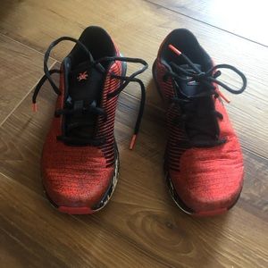 Under armour level X series boys sz 3 red and blk